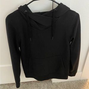 Lululemon black sweatshirt NWOT SIZE 2